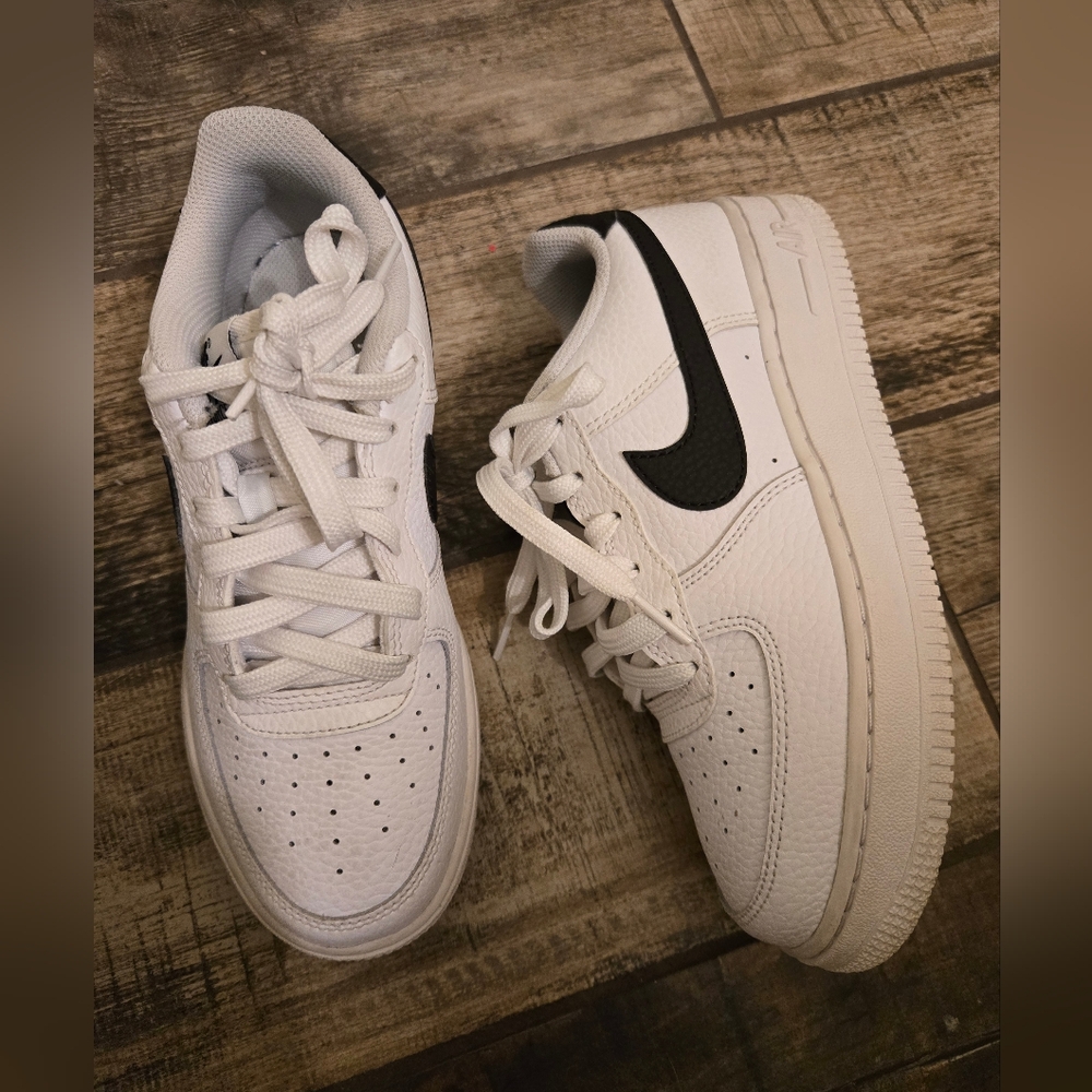 Nike - White AF1 Sneakers with Black Swoosh - 4.5y Women's 6